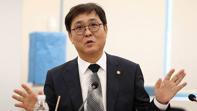 최휘영 문화체육관광부 장관이 19일 서울 종로구 국립현대미술관 서울관에서 열린 만화·웹툰 분야 현장 간담회에서 발언하고 있다 2025.9.19 [문화체육관광부 제공]