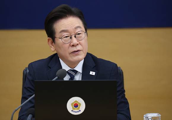 이재명 대통령이 16일 정부세종청사에서 열린 제42회 국무회의에서 발언하고 있다. [사진=연합뉴스]