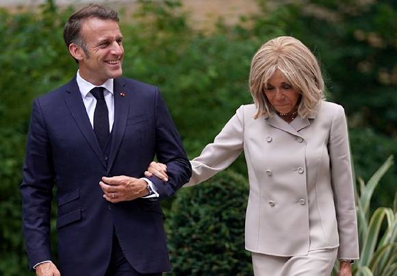 에마뉘엘 마크롱 프랑스 대통령과 그의 부인 브리지트 마크롱 여사 [사진=연합뉴스]