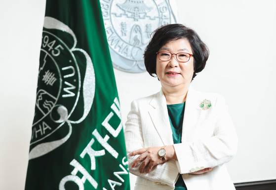 지난달 29일 서울 서대문구 이화여대 본관에서 이향숙 총장이 대학의 미래에 대해 언급하고 있다. 우상조 기자