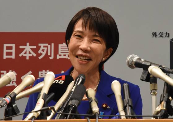 다카이치 사나에 전 경제안보담당상이 19일 일본 국회에서 자민당 총재 선거 출마회견을 하고 있다.오누키 도모코 특파원