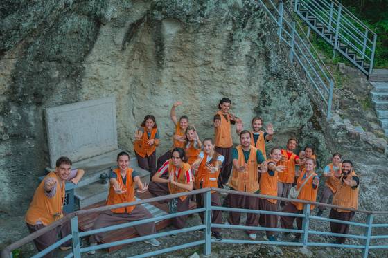 Participants strike a sunmudo pose for a group photo in front of a natural stone grotto at Golgul Temple on Aug. 21. [BAEK JONG-HYUN]