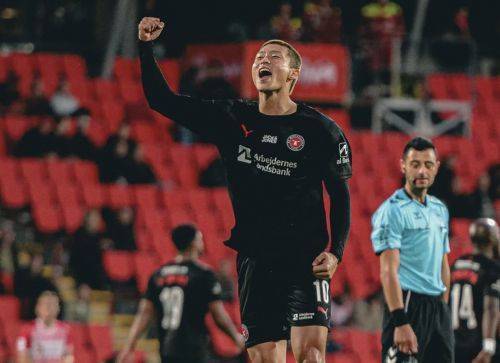 미트윌란 조규성이 18일(한국시간) 덴마크 올보르의 포틀랜드 파크에서 열린 올보르BK와의 2025-2026 덴마크축구협회컵 경기에서 골을 넣은 뒤 포효하고 있다. 미트윌란 인스타그램 캡처