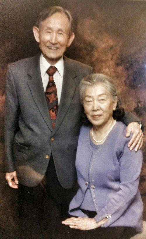 뮤지션 지노박의 아버지 박훈종 목사와 어머니 이혜옥 사모가 2004년 미국 조지아주에 있는 한 사진관에서 찍은 사진. 지노박 제공