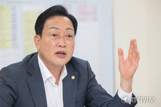 김선교 국민의힘 경기도당위원장이 지난 17일 수원특례시 장안구 도당 사무실에서 인터뷰를 하고 있다. 경기일보DB