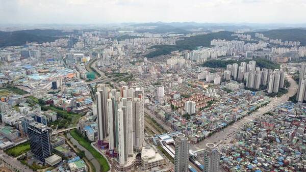 군포시 기존 시가지의 주거환경개선을 위해 재개발사업이 추진되고 있는 금정역 일원 모습. 군포시 제공
