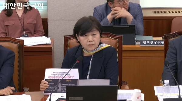 ▲서영교 더불어민주당 의원이 지난 5월14일 국회 법사위 전체회의 이른바 조희대 한덕수 회동설 전언 육성을 공개하고 있다. 사진=국회 영상회의록 갈무리