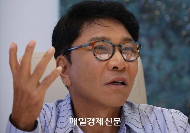 이수만 A2O엔터테인먼트 키 프로듀서는 “콘텐츠는 이제 전 세계가 소통하는 새로운 언어가 됐고, 그런 콘텐츠를 만드는 게 우리 프로듀서가 하는 일이자 K팝의 핵심”이라고 강조했다. [한주형 기자]