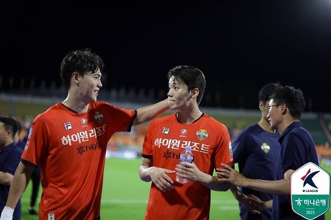 김건희(사진 맨 왼쪽). 사진=한국프로축구연맹