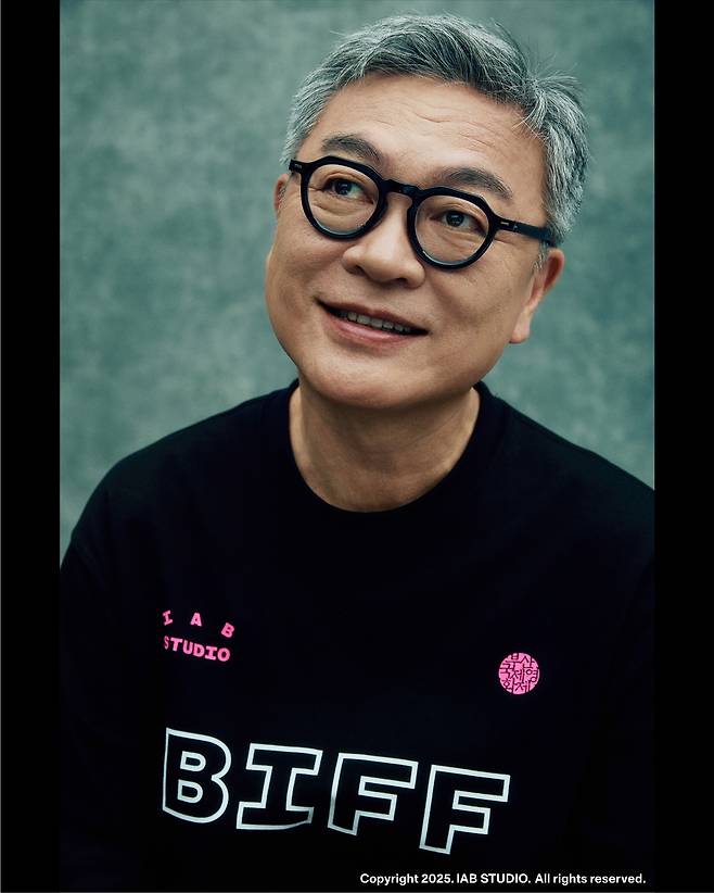 아이앱 스튜디오는 부산국제영화제 공식 후원사로 이번 영화제에 자원봉사자들을 위한 유니폼을 제공했다. [부산국제영화제 제공]