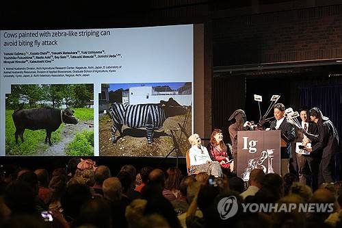 이그노벨상 수상한 일본 연구진 [AP=연합뉴스. 재판매 및 DB 금지]