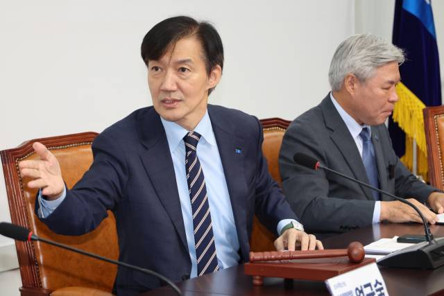 ▲조국혁신당 조국 비상대책위원장이 18일 서울 여의도 국회에서 비상대책위원회의를 주재하고 있다. ⓒ연합뉴스