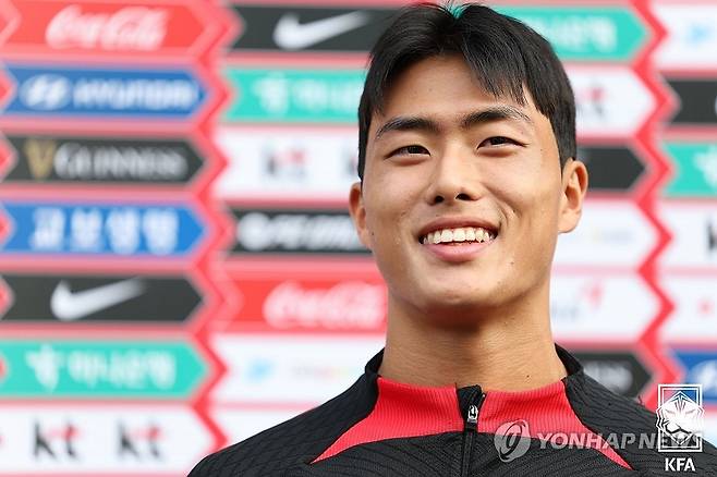 인터뷰하는 김명준 (서울=연합뉴스) 30일 경기도 파주NFC(축구대표팀 트레이닝센터)에서 한국 17세 이하(U-17) 남자 축구대표팀 김명준이 인터뷰하고 있다. 2023.10.30 [대한축구협회 제공. 재판매 및 DB 금지] photo@yna.co.kr