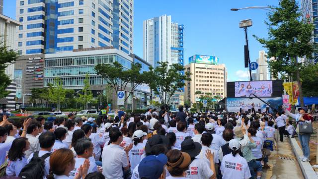 대구기독교총연합회 등 지역 기독교 단체들은 20일 오후 2시부터 반월당역 인근 달구벌대로에서 퀴어축제 개최 반대 집회를 열었다. 남정운 기자