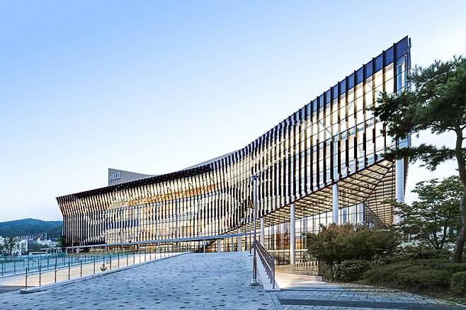 ▲ 2025 APEC 정상회의 주 회의장으로 사용될 경주화백컨벤션센터(HICO) 전경.