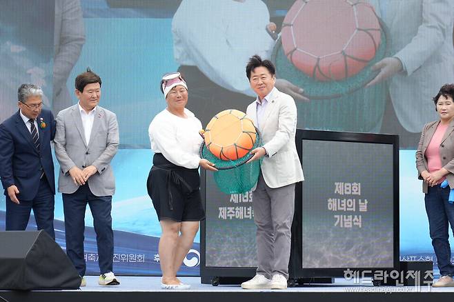 20일 열린 제18회 제주해녀축제 개막행사.
