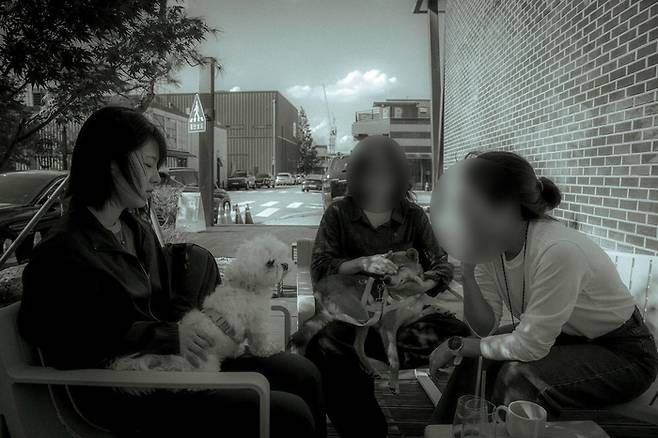 지인과의 모습을 공개한 박혜수(왼쪽). 박혜수 인스타그램.