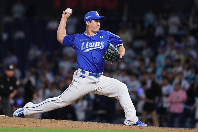 삼성 최원태가 18일 창원NC파크에서 열린 2025 KBO리그 NC전에 불펜으로 등판해 힘차게 공을 던지고 있다. 사진 | 삼성 라이온즈