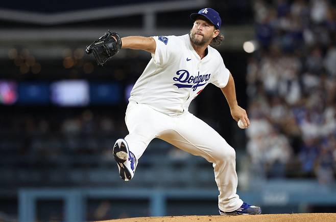 클레이튼 커쇼가 역투하고 있다. Imagn Images연합뉴스