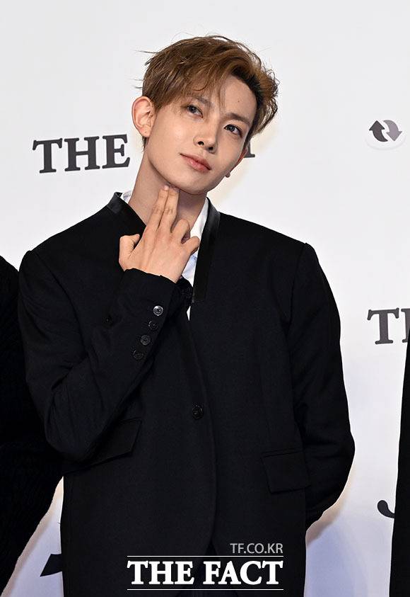 포즈 취하는 엔하이픈(ENHYPEN)의 희승.