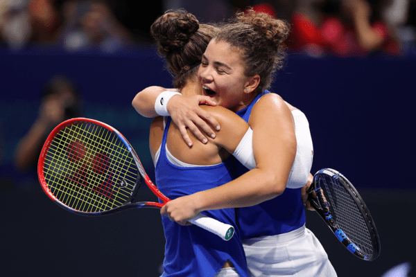 복식 승리 후 환호하는 에라니(좌)-파올리니(우) / 게티이미지코리아