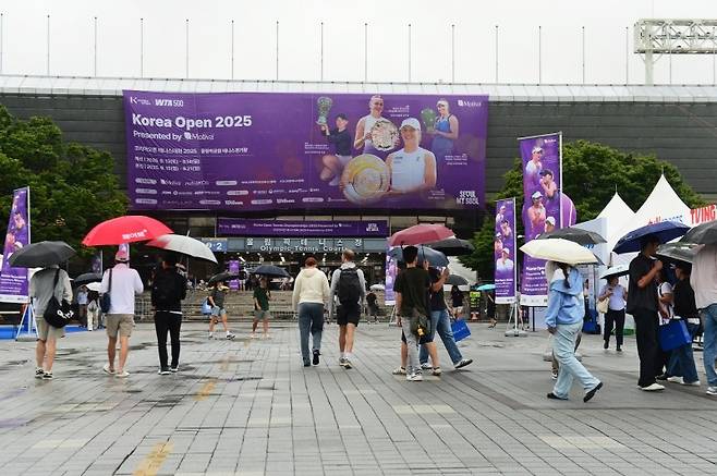 올해 코리아오픈 대회 때는 유난히 비가 많이 내렸다