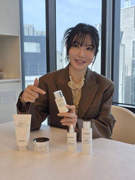 안신애 대표가 자신이 만든 메르베이 화장품의 장점에 관해 설명하고 있다. 노우래 기자