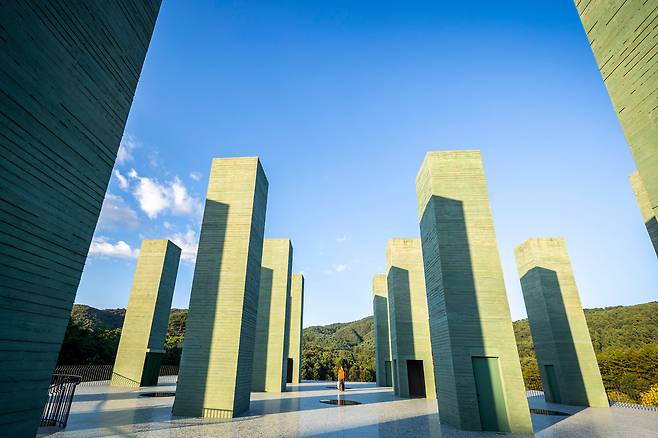 ‘메덩골정원’의 '현대 정원'의 대표 건축물인 ‘위버하우스’는 하루 1차례 도슨트와 함께 탐방이 가능하다.다. '현대 정원'은 내년 5월쯤 완공, 개장할 예정이다. /이신영 영상미디어 기자