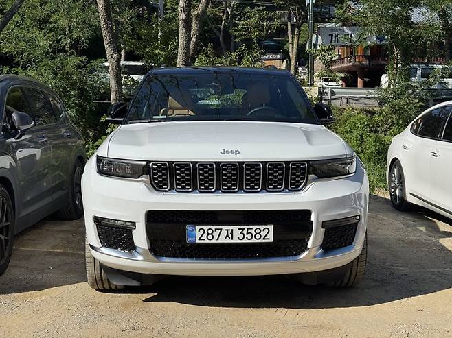 지프 그랜드 체로키L 전면부. 정원일 기자