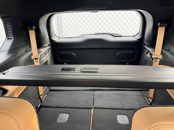 지프 그랜드 체로키L의 3열을 접었을 때 후면 공간. 정원일 기자