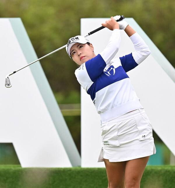 2025년 한국여자프로골프(KLPGA) 투어 하나금융그룹 챔피언십에 출전한 성유진 프로가 2라운드에서 경기하는 모습이다. 사진제공=KLPGA
