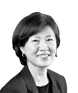 김희경 작가·전 여성가족부 차관