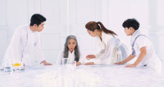 드라마 '경이로운 소문' 속 융인. 이승과 저승의 경계에 살며 악귀를 잡는 카운터스를 돕는다. tvN 영상 캡처