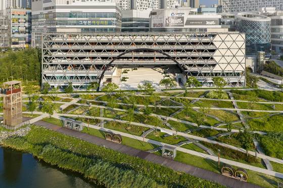 화성시는 창고 같은 주차장을 짓지 않기 위해 설계공모전을 열었다. 사진 지요한 작가(언리얼스튜디오)