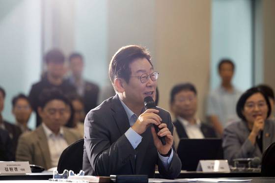 이재명 대통령이 17일 경기도 성남시 스타트업스퀘어에서 열린 청년 스타트업 상상콘서트에서 발언을 하고 있다. 사진 대통령실