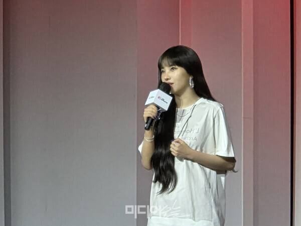 ▲아이들 리더이자 프로듀서 전소연이 지난 18일 서울 중구 롯데호텔에서 중앙일보가 주최한 글로벌 미디어 컨퍼런스에서 발표를 진행했다. 사진=미디어오늘