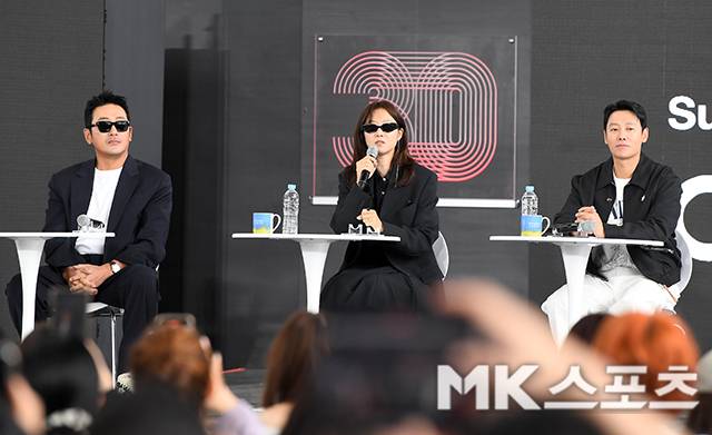 영화 팬들 앞에서 오픈 토크