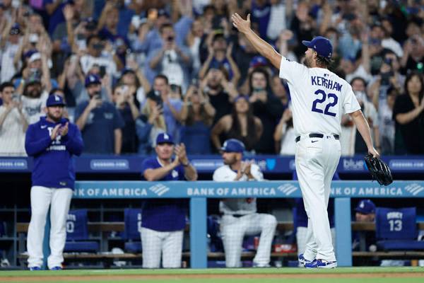 등판을 마친 커쇼가 마운드를 내려가고 있다. 사진= Getty Images/AFP= 연합뉴스 제공