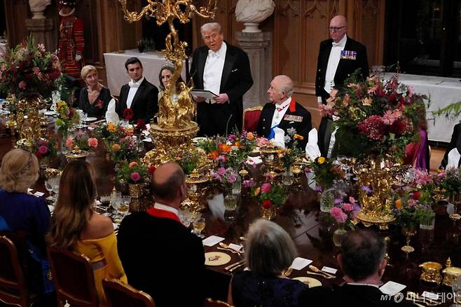 (윈저 AFP=뉴스1) 최종일 선임기자 = 영국을 국빈 방문한 도널드 트럼프 미국 대통령이 17일(현지시간) 윈저성 만찬장에서 연설하고 있다. 2025.09.17  ⓒ AFP=뉴스1  Copyright (C) 뉴스1. All rights reserved. 무단 전재 및 재배포,  AI학습 이용 금지. /사진=(윈저 AFP=뉴스1) 최종일 선임기자