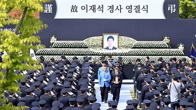 지난 15일 인천 서구 인천해양경찰서에서 고(故) 이재석 경사의 영결식이 엄수되고 있다. /사진=뉴스1(공동취재)