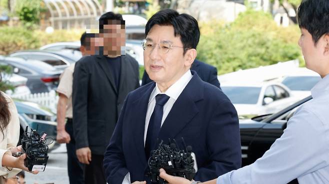 방시혁 하이브 의장이 지난 15일 자본시장법 위반 혐의 조사를 받고자 서울경찰청 금융범죄수사대에 출석하는 모습. /사진=뉴스1