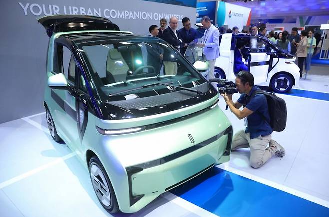 중국 전기차 스타트업인 '링크투어 오토노티브'는 최근 독일 뮌헨에서 열린 세계 최대 모터쇼 'IAA 모빌리티 2025'에 초소형 전기차 '알루미' L시리즈 2개 모델(L6e·L7e)을 선보였다. /사진=블룸버그