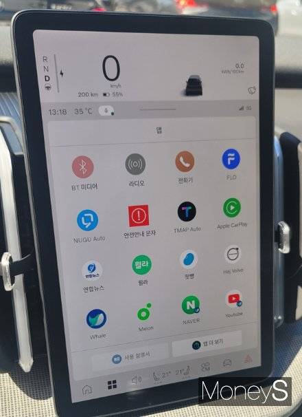 볼보 'EX30 CC'에서는 다양한 엔터테인먼트를 즐길 수 있다. /사진=김창성 기자