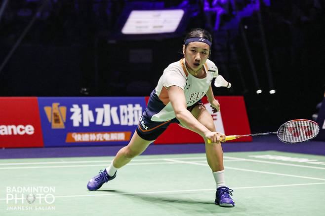 배드민턴 세계랭킹 1위인 안세영(삼성생명)이 2025 세계배드민턴연맹(BWF) 월드 투어 슈퍼750 중국 마스터스 준결승에 올랐다. 사진은 안세영이 지난달 30일(현지시각) 프랑스 파리 아디다스 아레나에서 열린 '2025 세계개인세계선수권대회' 4강전에서 중국의 천위페이와 경기 중인 모습. /사진=뉴시스(대한배드민턴협회 제공)