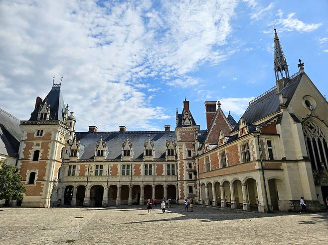 블루아성 루이 12세 건물.