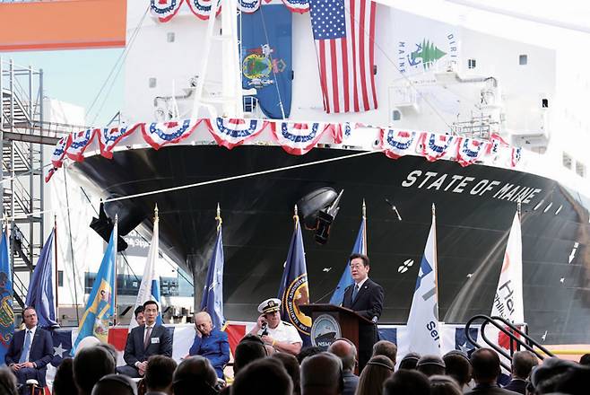 이재명 대통령이 8월26일(현지시간) 미국 필라델피아의 한화 필리조선소에서 '스테이트 오브 메인'호 명명식 축사를 하고 있다. ⓒ연합뉴스