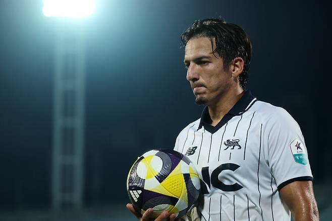 ▲ 에울레르 활약은 상수(常數)여야 한다.&nbsp;올 시즌 부천을 상대로 1골 2도움을 기록한 만큼 이번 맞대결서도 승리의 파랑새 역할이 기대된다.&nbsp;ⓒ 서울 이랜드 FC