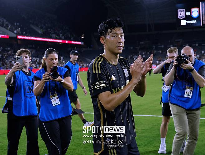 ▲ 잉글랜드에서도 손흥민 활약은 연일 화제다. BBC는 “토트넘 캡틴이 북런던을 떠난 지 한 달 만에 MLS에서 골 폭격기로 자리매김했다. 6경기 만에 5골, 첫 해트트릭까지 쓸어 담았다”며 감탄을 금치 못했다.&nbsp;EPL에서 10년간 증명한 날카로운 득점 본능과 빠른 적응력이 태평양을 건너서도 여지없이 유효하단 분석이다.