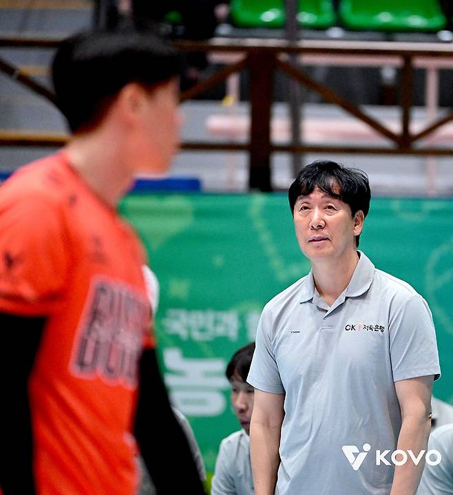 신영철 OK저축은행 감독. /사진=한국배구연맹(KOVO) 제공