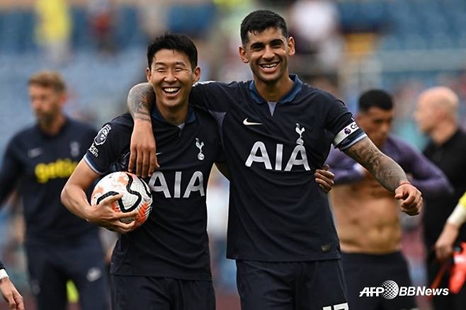 손흥민(왼쪽)과 크리스티안 로메로. /AFPBBNews=뉴스1